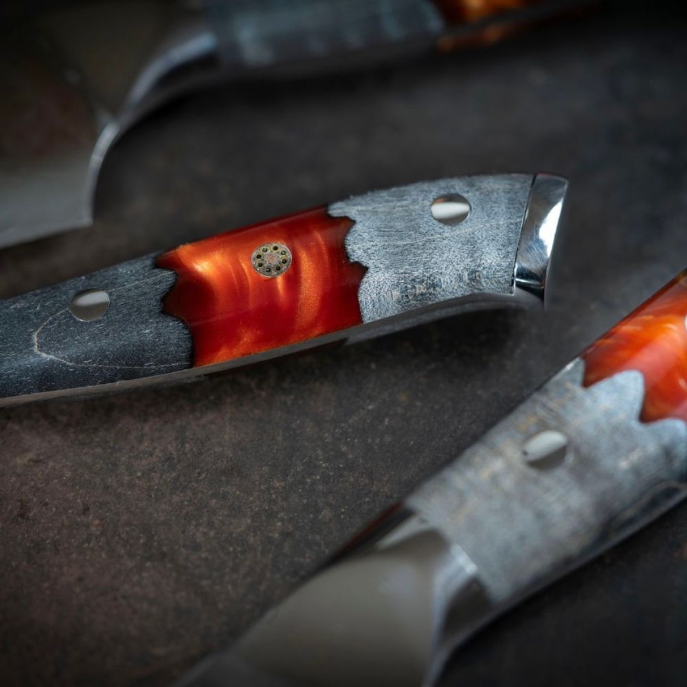 A single green leaf against a white background.